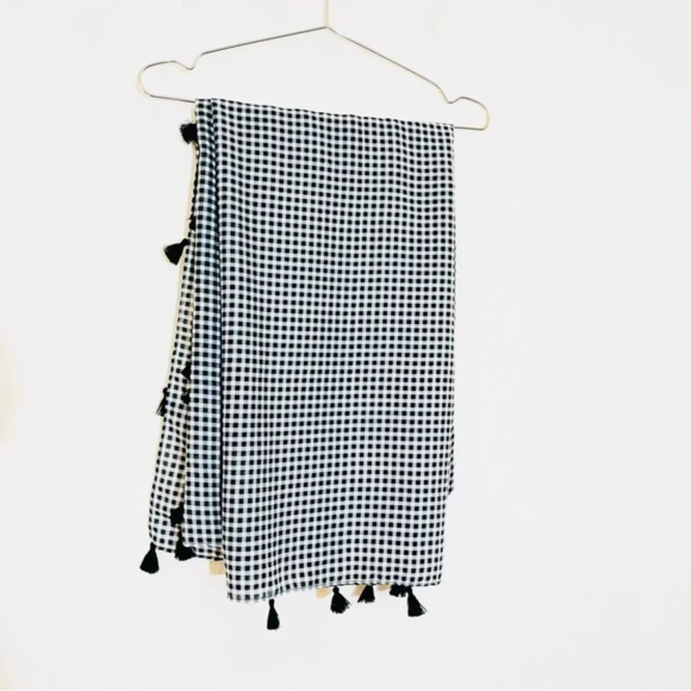Black and White Plaid Tassel Hem Wrap Scarf